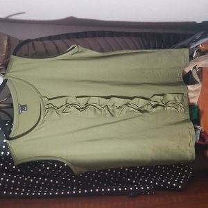 Ann Taylor Olive Green Size Medium 100% Cotton Sleeveless Shirt.